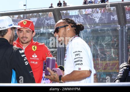 Melbourne, Australien. März 2024. Melbourne, Australien, 24. März: #44, Lewis HAMILTON, GBR, Mercedes AMG F1 Team und Charles LECLERC, Ferrari mit Pierre GASLY vom Team ALPINE, Fahrerparade während des Formel-1-Grand Prix von Australien 2024. Albert Park Grand-Prix-Rennstrecke, Formel 1 – gebührenpflichtiges Bild, Foto und Copyright © Clay CROSS/ATP Images (CROSS Clay /ATP/SPP) Credit: SPP Sport Press Photo. /Alamy Live News Stockfoto