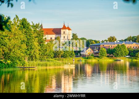 Trakai, Litauen - 10. Juli 2017: Burg der Insel Trakai am Galve-See bei Vilnius. Stockfoto