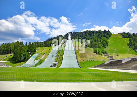 Olympia Skisprungschanze. Blick auf das Winterolympiastadion Garmisch Partenkirchen, Deutschland. Alpen Bayern Garmisch-Partenkirchen, B Olympia Skisprungschanze. Ansicht des Gewinns Stockfoto