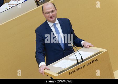 Staatsminister Albert Füracker, CSU. 14. Plenarsitzung des Bayerischen Landtags. Der bayerische Finanzminister Albert Füracker, CSU, am Rednerpult. München Bayern Deutschland *** Staatsminister Albert Füracker , CSU 14 Plenarsitzung des Bayerischen Landtags der Bayerische Finanzminister Albert Füracker , CSU, am Rednerpult München Bayern Deutschland Copyright: XRolfxPossx Stockfoto