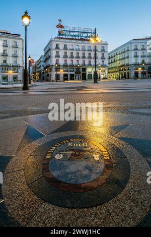 Plakette auf dem Boden markieren als Null Kilometer, von der aus alle radialen Straßen in Spanien gemessen werden, der Puerta del Sol, Madrid, Spanien Stockfoto