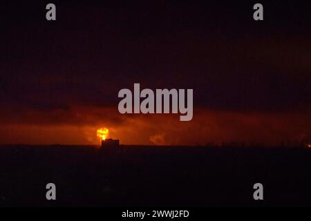 Lviv, Ukraine. März 2024. Eine Explosion während eines russischen Raketenangriffs auf die ukrainische Infrastruktur mit ''Kinzhal''-Raketen in der Region Lemberg, Westukraine. Quelle: ZUMA Press, Inc./Alamy Live News Stockfoto