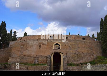 Blick auf das römische Mausoleum von Kaiser Augustus in Rom, Italien Stockfoto