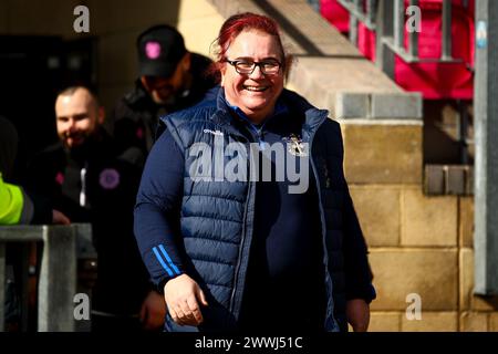 London, Großbritannien. März 2024. Lucy Clark, Trainer von Sutton United, während des Spiels der Regional Womens Premier League zwischen Dulwich Hamlet und Sutton United in Champion Hill. Quelle: Liam Asman/Alamy Live News Stockfoto