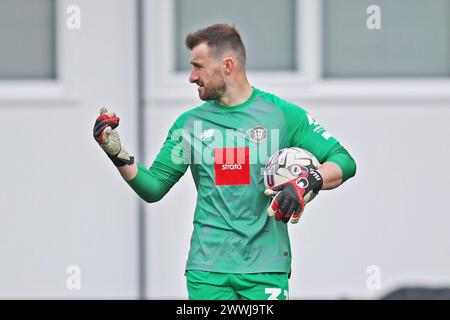 Harrogate, Großbritannien. März 2024. Harrogate Town Torhüter James Belshaw (31) während des Spiels Harrogate Town AFC gegen Bradford City AFC SKY Bet EFL League 2 im Envirovent Stadium, Harrogate, England, Vereinigtes Königreich am 23. März 2024 Credit: Every Second Media/Alamy Live News Stockfoto