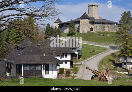 ALTSTADT UND BURG VON VELIKA KLADUSA IN BOSNIEN UND HERZEGOWINA Stockfoto