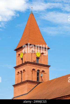 Turm der Dreifaltigkeitskirche in Torun, Polen Stockfoto