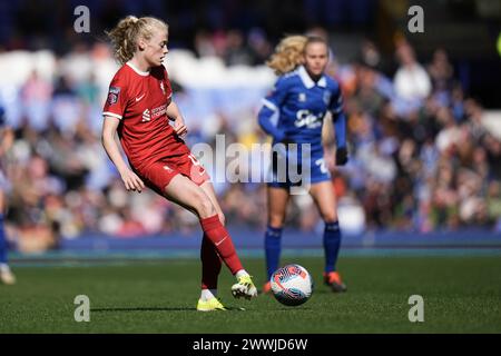 Liverpool, Großbritannien. März 2024. Everton FC gegen Liverpool FC Barclays Womens Super League GOODISON PARK ENGLAND - 24. März 2024 Grace Fisk aus Liverpool während des Barclays Women’s Super League Spiels zwischen Everton FC und Liverpool FC im Goodison Park am 24. März. 2024 in Liverpool, England. Quelle: ALAN EDWARDS/Alamy Live News Stockfoto