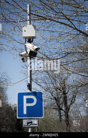 Parkschild Sicherheitskameras in der Öffentlichkeit Stockfoto