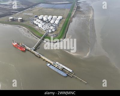 Tankterminal von Terneuzen, Energie- und Chemikalienprodukte werden in diesen Terminals gelagert. Multimodaler See- und Landverkehr. Kraftstoffe und Energie Stockfoto