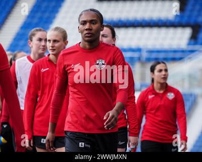 Birmingham, Großbritannien. März 2024. Birmingham, England, 24. März 2024: Lewes-Spieler wärmen sich während des FA Womens Championship-Fußballspiels zwischen Birmingham City und Lewes in St Andrews in Birmingham, England auf (Natalie Mincher/SPP) Credit: SPP Sport Press Photo. /Alamy Live News Stockfoto