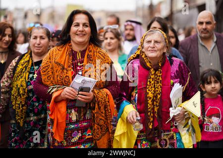 Al Hamdaniya, Irak. März 2024. Irakische Christen nehmen an der Palmensonntagsprozession im Bezirk Al-Hamdaniya Teil, auch bekannt als Qaraqosh, etwa 35 km südöstlich von Mossul. Quelle: SOPA Images Limited/Alamy Live News Stockfoto