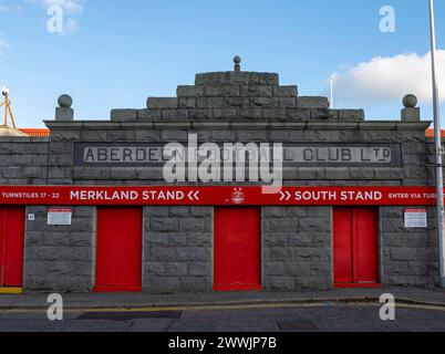 Granitfassade des Eingangs der Merkland Road zum Pittodrie Stadium, Heimstadion des Aberdeen FC, Aberdeen, Aberdeenshire, Schottland, Großbritannien Stockfoto