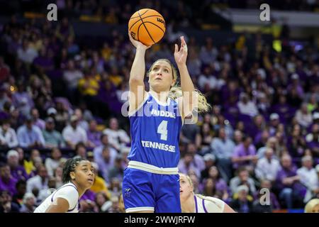 Baton Rouge, LA, USA. März 2024. Savannah Wheeler (4) aus MittelTennessee macht einen Schuss während der zweiten Runde des NCAA Women's March Madness Turniers zwischen den Blue Raiders aus MittelTennessee und den LSU Tigers im Pete Maravich Assembly Center in Baton Rouge, LA. Jonathan Mailhes/CSM/Alamy Live News Stockfoto