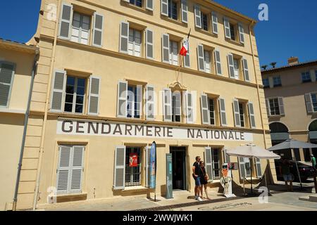 Saint Tropez, Provence, Frankreich - 21. Juni 2021: Populärer Film Gendarmerie nationale Polizeistation, Museum französischer Filme mit Louis de Funes (The GE Stockfoto