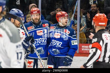 Villingen-Schwenningen, Deutschland, 24. März 2024: #94 Phil Hungerecker (Schwenningen) feiert, er erzielt in der 31. Spielminute das 1:4. (Foto: Andreas Haas/dieBildmanufaktur) Credit: DieBildmanufaktur/Alamy Live News Stockfoto