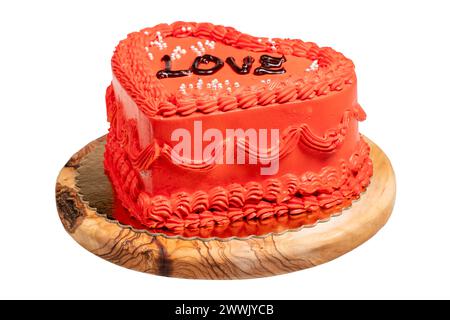 Herzförmiger Kuchen isoliert auf weißem Hintergrund. Speziell entworfener Herzkuchen für Valentinstag Stockfoto