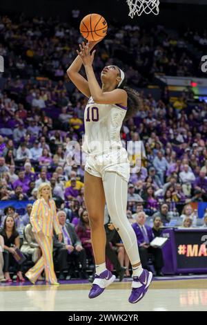 Baton Rouge, LA, USA. März 2024. LSU's Angel Reese (10) legt sich während der zweiten Runde des NCAA Women's March Madness Tournament zwischen den Middle Tennessee Blue Raiders und den LSU Tigers im Pete Maravich Assembly Center in Baton Rouge, LA, auf. Jonathan Mailhes/CSM/Alamy Live News Stockfoto