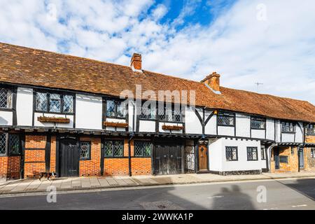 Historische Fachwerkhäuser und Gebäude mit „Old Timbers“ und „Friday Cottage“ in der Friday Street in Henley-on-Thames, im Süden von Oxfordshire Stockfoto