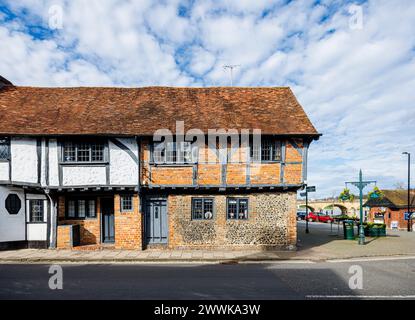 Historisches Fachwerkhaus Barn Cottage, The Old Granary, ein denkmalgeschütztes Gebäude in der Friday Street, Henley-on-Thames, einer Stadt im Süden von Oxfordshire Stockfoto