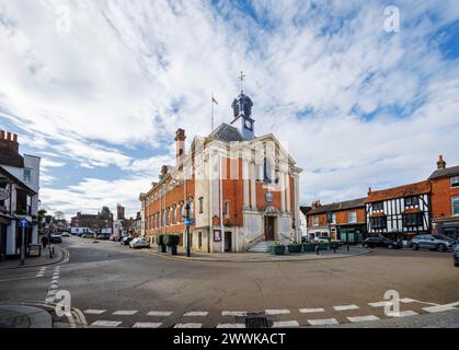 Henley Town Hall, denkmalgeschütztes Gebäude im Barockstil am Marktplatz, Sitz des Henley Town Council in Henley-on-Thames, Oxfordshire Stockfoto