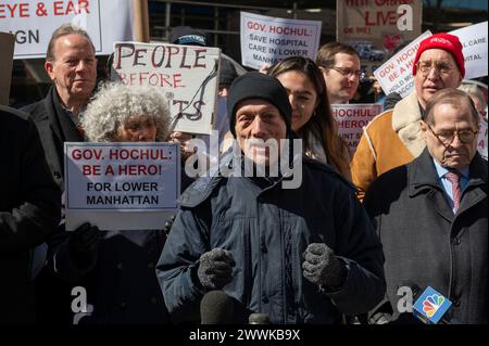 New York, New York, USA. März 2024. (NEU) gewählte Vertreter der Lower Manhattan Rallye, während der Mount Sinai Beth Israel die geplante Schließung naht. 24. März 2024, New York, New York, USA: Der Aktivist Mark Hannay spricht auf einer Kundgebung, die dazu aufruft, das Mount Sinai Beth Israel Hospital offen zu halten, da die geplante Schließung des 16 Street Campus am 24. März 2024 in New York City bevorsteht. (Foto: M10s/TheNews2) (Foto: M10s/Thenews2/Zumapress) (Bild: © Ron Adar/TheNEWS2 Via ZUMA Press Wire) NUR ZUR REDAKTIONELLEN VERWENDUNG! Nicht für kommerzielle ZWECKE! Stockfoto