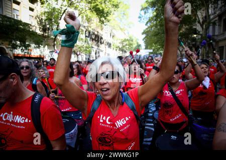 Buenos Aires, Argentinien. März 2024. Während einer Demonstration zum 48. Jahrestag des Militärputsches von 1976 hebt ein Schlagzeuger die Hände. Argentinien erinnern sich an die Opfer der Militärdiktatur zum Gedenken an den Nationaltag des Gedenkens für Wahrheit und Gerechtigkeit. Quelle: SOPA Images Limited/Alamy Live News Stockfoto