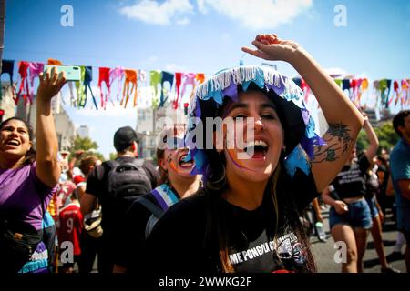 Buenos Aires, Argentinien. März 2024. Während einer Demonstration zum 48. Jahrestag des Militärputsches von 1976 singt ein Demonstrant Slogans. Argentinien erinnern sich an die Opfer der Militärdiktatur zum Gedenken an den Nationaltag des Gedenkens für Wahrheit und Gerechtigkeit. Quelle: SOPA Images Limited/Alamy Live News Stockfoto