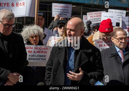 New York, Usa. März 2024. Harvey Epstein, Mitglied der New Yorker State Assembly, spricht bei einer Kundgebung, die dazu aufruft, das Mount Sinai Beth Israel Hospital offen zu halten, da die geplante Schließung des 16 Street Campus im Juli bevorsteht. Quelle: SOPA Images Limited/Alamy Live News Stockfoto