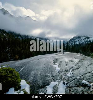 Räumungssturm, Granit, Canyon Creek, Trinity Alps Wilderness, Shasta-Trinity National Forest, Kalifornien (2) Stockfoto