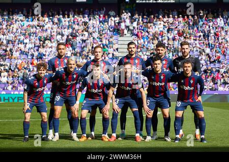 Valladolid, Spanien. März 2024. SD Eibar Spieler sahen während des Fußballspiels der LaLiga Hypermotion Woche 2023/24 im Jose Zorrilla Stadium 32 Posen für ein Foto zwischen Real Valladolid und SD Eibar. Endergebnis: Real Valladolid 3: 1 SD Eibar (Foto: Federico Titone/SOPA Images/SIPA USA) Credit: SIPA USA/Alamy Live News Stockfoto