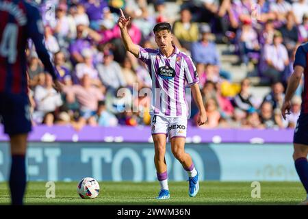 Valladolid, Spanien. März 2024. Victor Meseguer von Real Valladolid wurde 2023/24 während des Fußballspiels der LaLiga Hypermotion Week 32 zwischen Real Valladolid und SD Eibar im Jose Zorrilla Stadium in Aktion gesehen. Endergebnis: Real Valladolid 3:1 SD Eibar (Foto: Federico Titone/SOPA Images/SIPA USA) Credit: SIPA USA/Alamy Live News Stockfoto