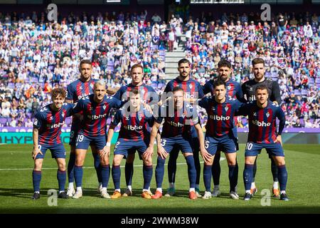 Valladolid, Spanien. März 2024. SD Eibar Spieler sahen während des Fußballspiels der LaLiga Hypermotion Woche 2023/24 im Jose Zorrilla Stadium 32 Posen für ein Foto zwischen Real Valladolid und SD Eibar. Ergebnis: Real Valladolid 3: 1 SD Eibar Credit: SOPA Images Limited/Alamy Live News Stockfoto