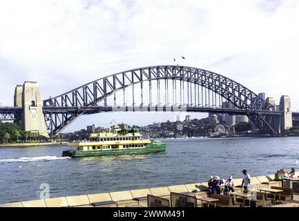 Manly Ferry und Sydney Harbour Bridge, Sydney, New South Wales, Australien Stockfoto