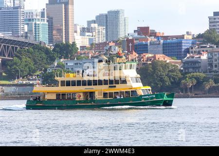 Manly Ferry verlässt Circular Quay, Sydney Harbour, Sydney, New South Wales, Australien Stockfoto