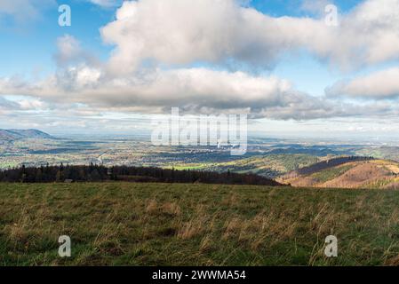 Blick vom Loucka Hügel im Herbst Slezske Beskiden Berge in Tschechien Stockfoto