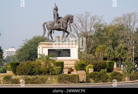 Indien, Jaipur, Kreisverkehr an der Rina Road, Sawai man Singh Statue Stockfoto