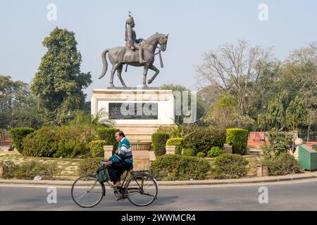 Indien, Jaipur, Kreisverkehr an der Rina Road, Sawai man Singh Statue Stockfoto