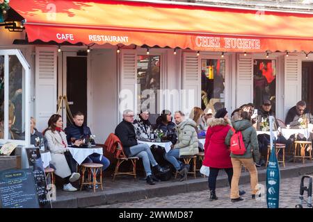 Dezember 2023 - Einkaufs- und Restaurantviertel, Montmartre, Paris, Frankreich. Stockfoto