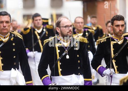 Pönitenten während einer Karwochenparade im Viertel Cabanyal in Valencia Spanien Stockfoto