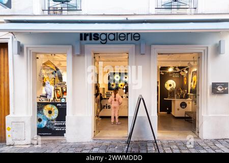 Dezember 2023 - Einkaufs- und Restaurantviertel, Montmartre, Paris, Frankreich. Stockfoto