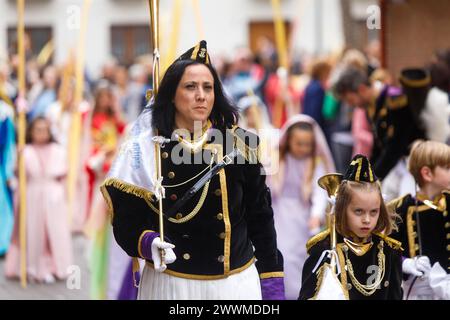 Pönitenten während einer Karwochenparade im Viertel Cabanyal in Valencia Spanien Stockfoto