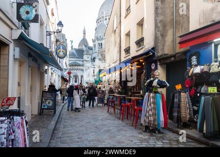 Dezember 2023 - Einkaufs- und Restaurantviertel, Montmartre, Paris, Frankreich. Stockfoto