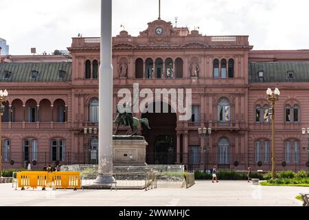 Wunderschöner Blick auf das Präsidentenbüro Casa Rosada auf der Plaza de Mayo Stockfoto