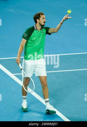Daniil Medwedev (RUS) in Aktion bei den Australian Open 2024 im Melbourne Park, Melbourne, Victoria, Australien. Stockfoto