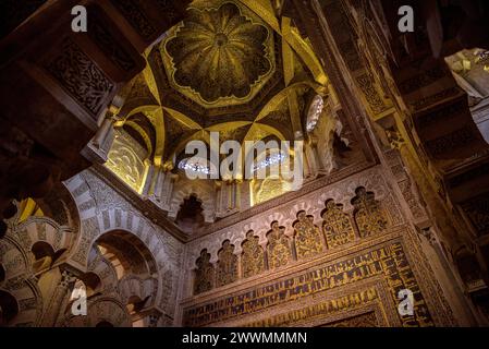 Innenraum der reich verzierten und verzierten Moschee-Kathedrale von Córdoba (Córdoba, Andalusien, Spanien) ESP: Innere de la Mezquita-Catedral, Córdoba Stockfoto