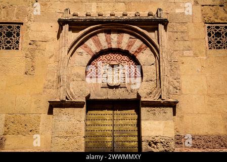 Dekorative Details der Außenfassade der Moschee von Córdoba (Andalusien, Spanien) ESP detalles ornamentales de la fachada a la Mezquita de Córdoba Stockfoto