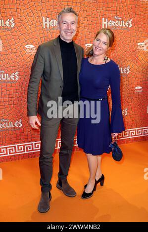 Dirk Steffens mit Ehefrau Ingrid Steffens bei der Premiere des Musicals Hercules im Stage Theater neue Flora. Hamburg, 24.03.2024 *** Dirk Steffens mit seiner Frau Ingrid Steffens bei der Premiere des Musicals Hercules am Bühnentheater neue Flora Hamburg, 24 03 2024 Foto:xgbrcix/xFuturexImagex hercules prem 4410 Stockfoto