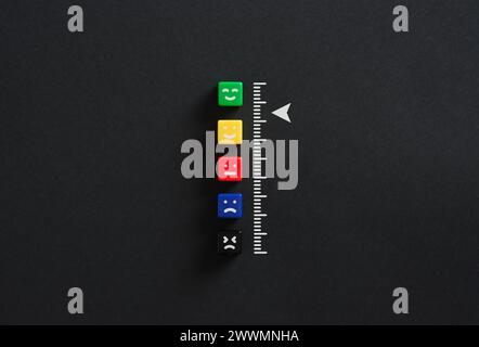 Füllstandsanzeige zur Messung der Kundenzufriedenheit. Hohe Kundenzufriedenheit und exzellenter Service. Zufriedene Kunden. Stockfoto