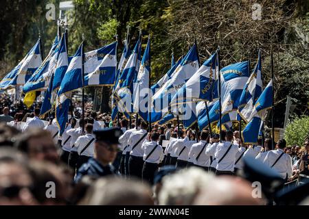 Nikosia, Zypern. März 2024. Die Studentenparade zum 203. Jahrestag des Unabhängigkeitstages findet heute vor der griechischen Botschaft in Nikosia, Zypern, am 25. März 2024 statt. Der Jahrestag erinnert an den 25. März 1821, als die Griechen die Revolution gegen das Osmanische Reich begannen. (Foto: Kostas Pikoulas/SIPA USA). Quelle: SIPA USA/Alamy Live News Stockfoto